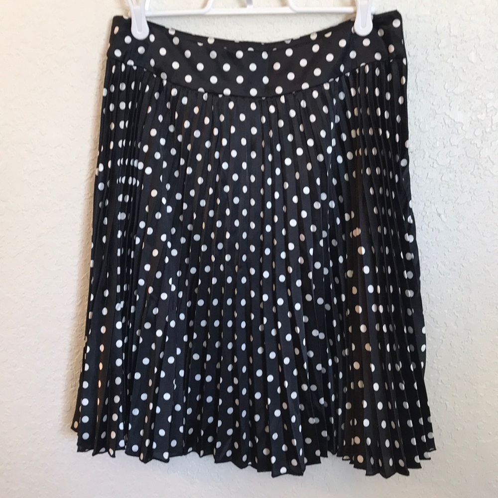 Black & white polkadot pleated skirt Size Small